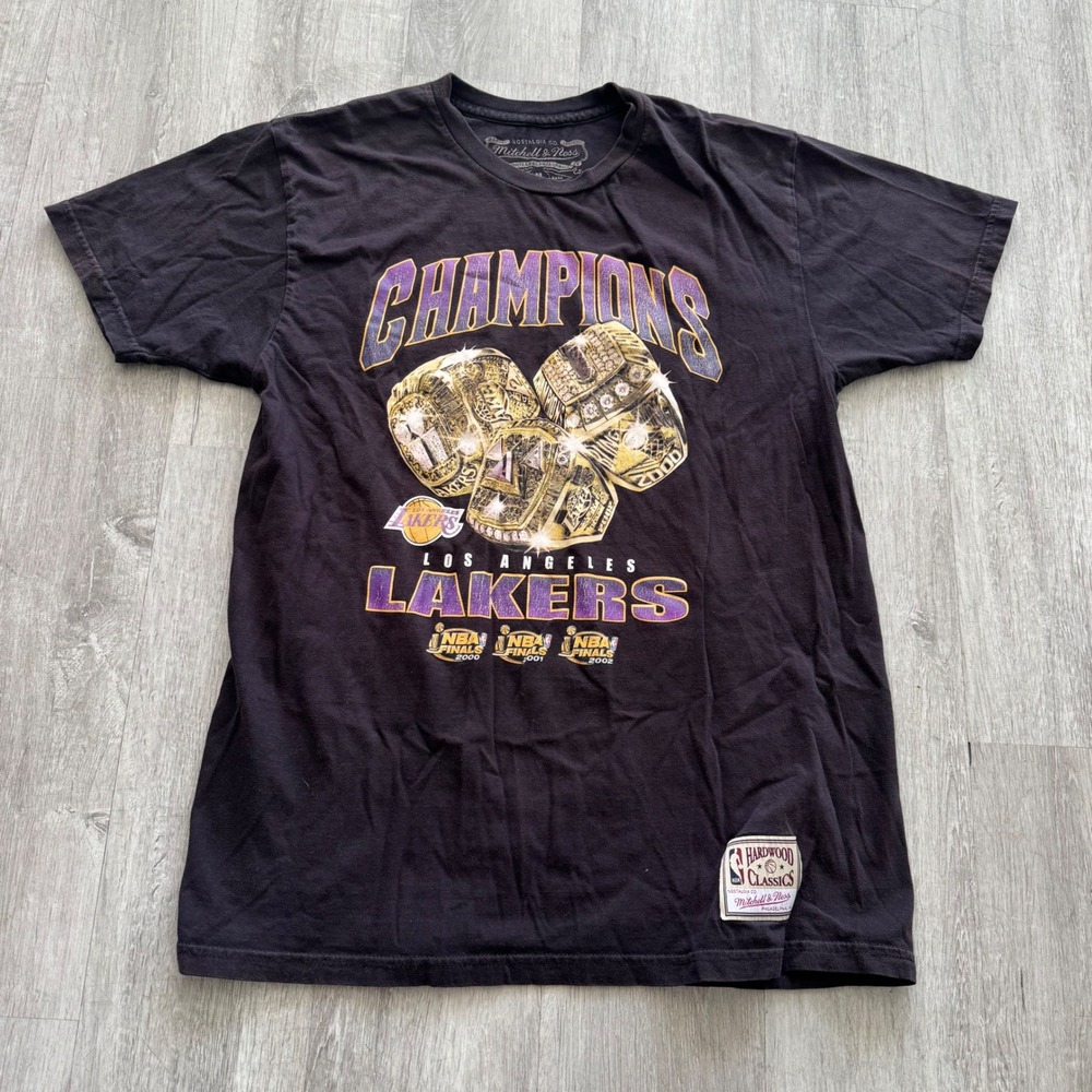Mitchell & Ness Lakers 3-Peat Championship Rings T-Shirt Mens M Black NBA